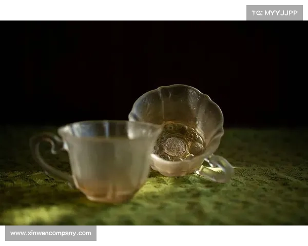 全面解析火焰玻璃的制作全过程从原材料选择到艺术成品打造技巧 全面解析火焰玻璃的制作全过程从原材料选择到艺术成品打造技巧